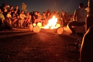 Marrakech: Agafayn aavikko-illallinen, elävää musiikkia ja tulishow.