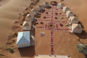 Marrakesz : Pustynia Agafay, kolacja i przejażdżka na wielbłądzie o zachodzie słońca