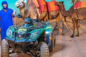 Marrakech : Dîner-spectacle dans le désert d'Agafay avec balade à dos de chameau au coucher du soleil