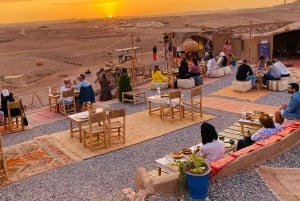 Marrakech: Agafay Desert Dinner Show mit Kamelritt bei Sonnenuntergang