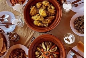 Marrakech: Agafay Desert Dinner Show mit Kamelritt bei Sonnenuntergang