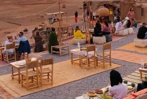 Marrakech: Agafay Desert Dinner Show mit Kamelritt bei Sonnenuntergang