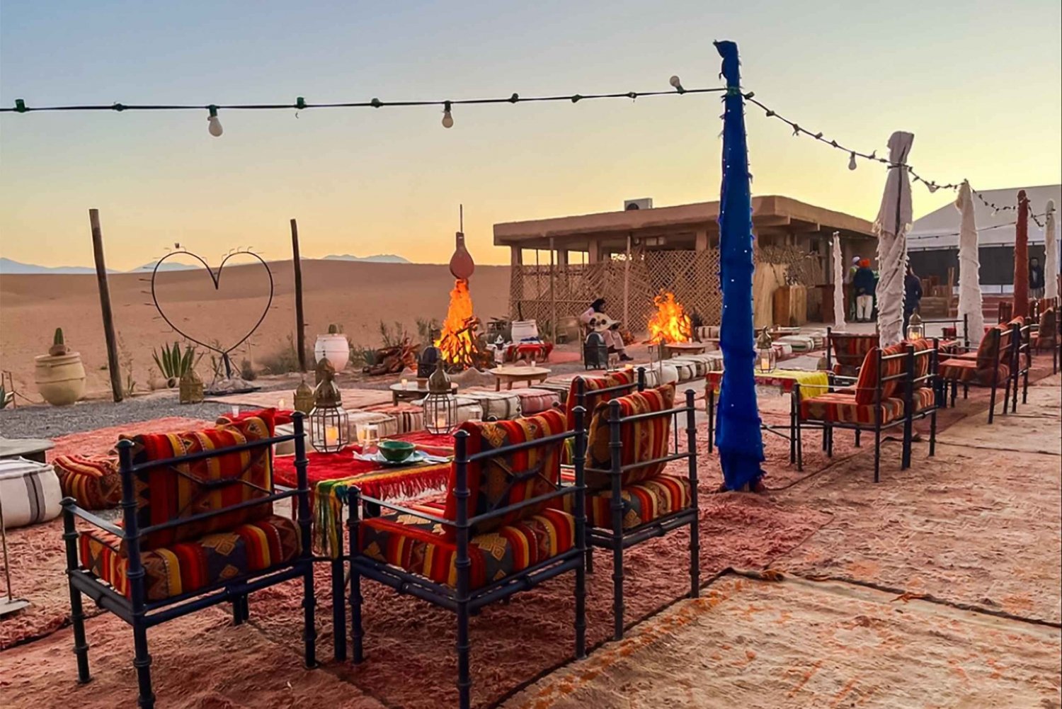 Marrakech: Agafay Woestijndiner met kamelenrit, Quad & Zwembad