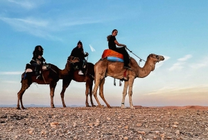 Marrakech: Agafay Woestijndiner met kamelenrit, Quad & Zwembad