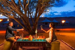 Marrakesz: kolacja na pustyni Agafay z pokazem muzyki i ognia