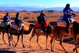 Marrakech: Agafayn aavikko-illallinen musiikin ja tulishow'n kera.