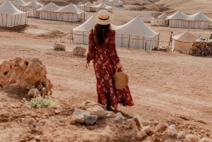 Marrakech: Agafayn aavikko-illallinen musiikin ja tulishow'n kera.