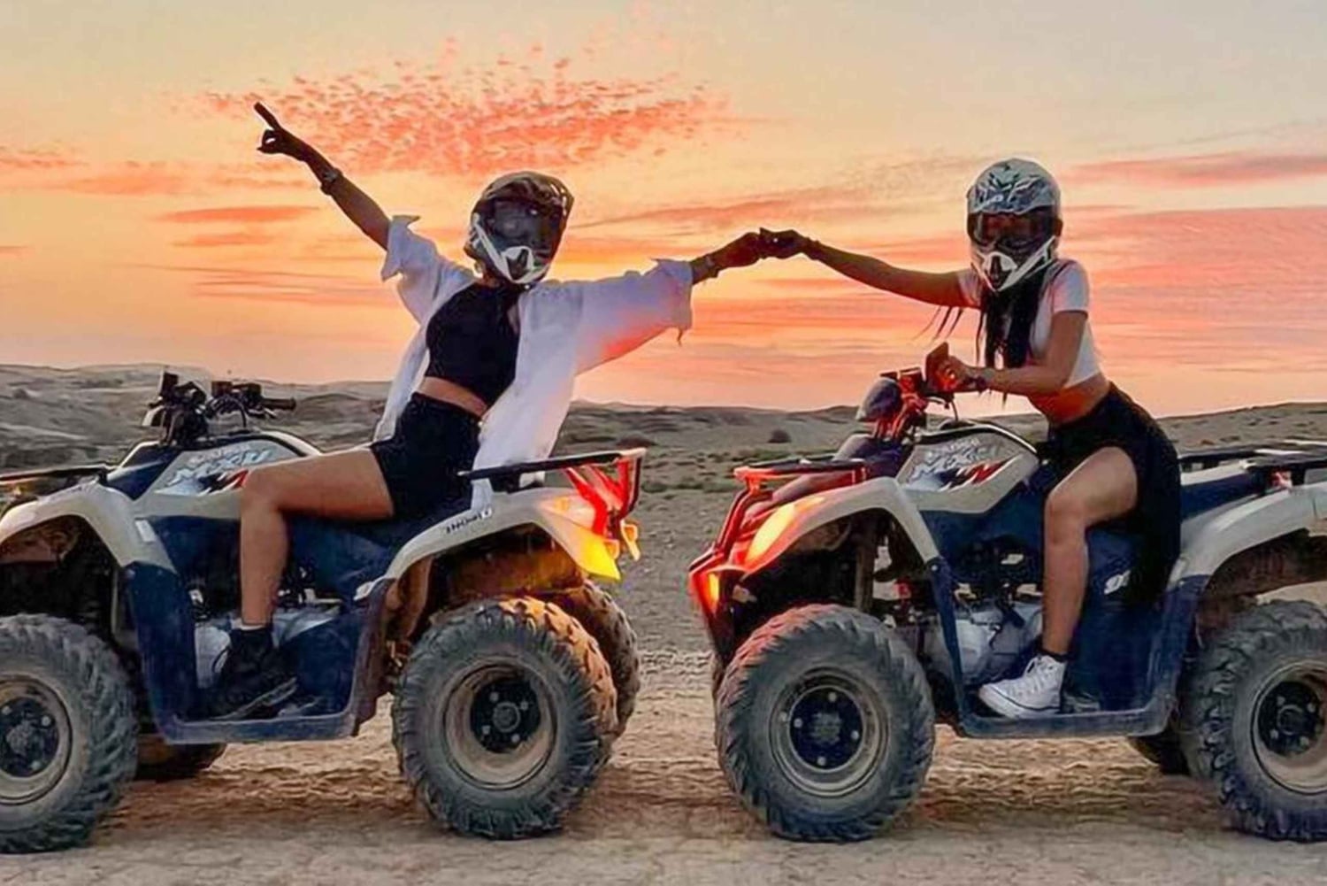 Marrakesh: Agafay-woestijn, quad, kamelenrit, diner en show