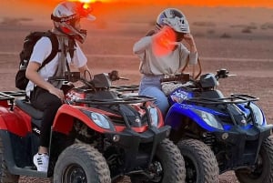 マラケシュ：アガファイ砂漠、四輪バギー、ラクダ乗り、ディナーショー