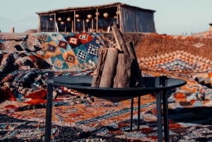 Marrakesh: Agafay-woestijn, quad, kamelenrit, diner en show