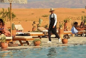 Marrakech: ATV, kamelridning og middagsshow i Agafay-ørkenen.