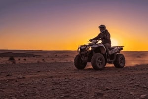 Marrakech: ATV, kamelridning og middagsshow i Agafay-ørkenen.
