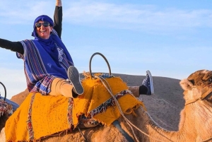 Marrakesh: ATV, kamelridning, middag og show i Agafay-ørkenen