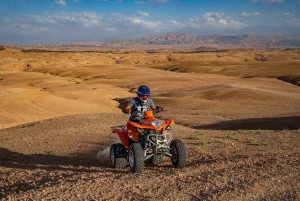Marrakech: Tour in quad nel deserto di Agafay con cena e spettacolo