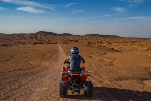 Marrakech: Agafay Desert Quad Biking Tour med middag og show