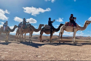 Marraquexe: quadriciclo no deserto de Agafay, passeio de camelo e jantar com espetáculo