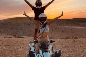Marraquexe: quadriciclo no deserto de Agafay, passeio de camelo e jantar com espetáculo