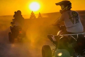 Marraquexe: quadriciclo no deserto de Agafay, passeio de camelo e jantar com espetáculo