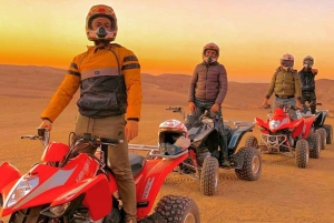 Marraquexe: quadriciclo no deserto de Agafay, passeio de camelo e jantar com espetáculo