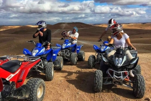 Marraquexe: quadriciclo no deserto de Agafay, passeio de camelo e jantar com espetáculo