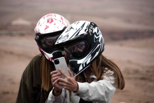 Marraquexe: quadriciclo no deserto de Agafay, passeio de camelo e jantar com espetáculo
