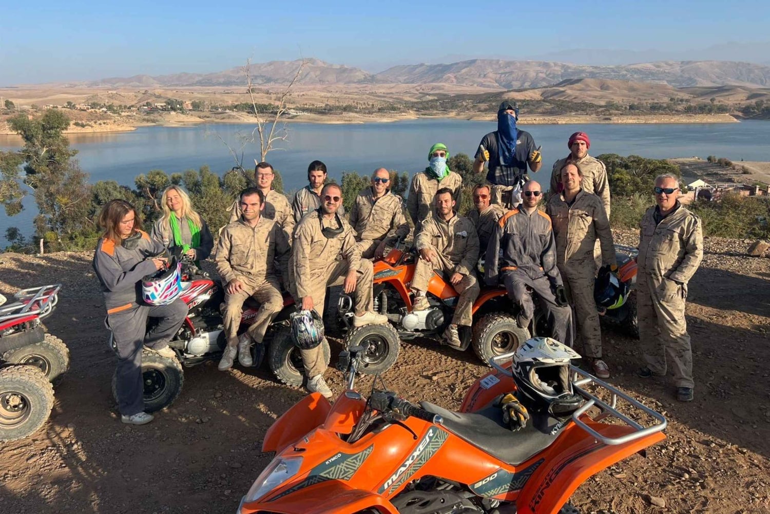 Marrakech: quad- en kameelritten in de Agafay-woestijn, diner en show