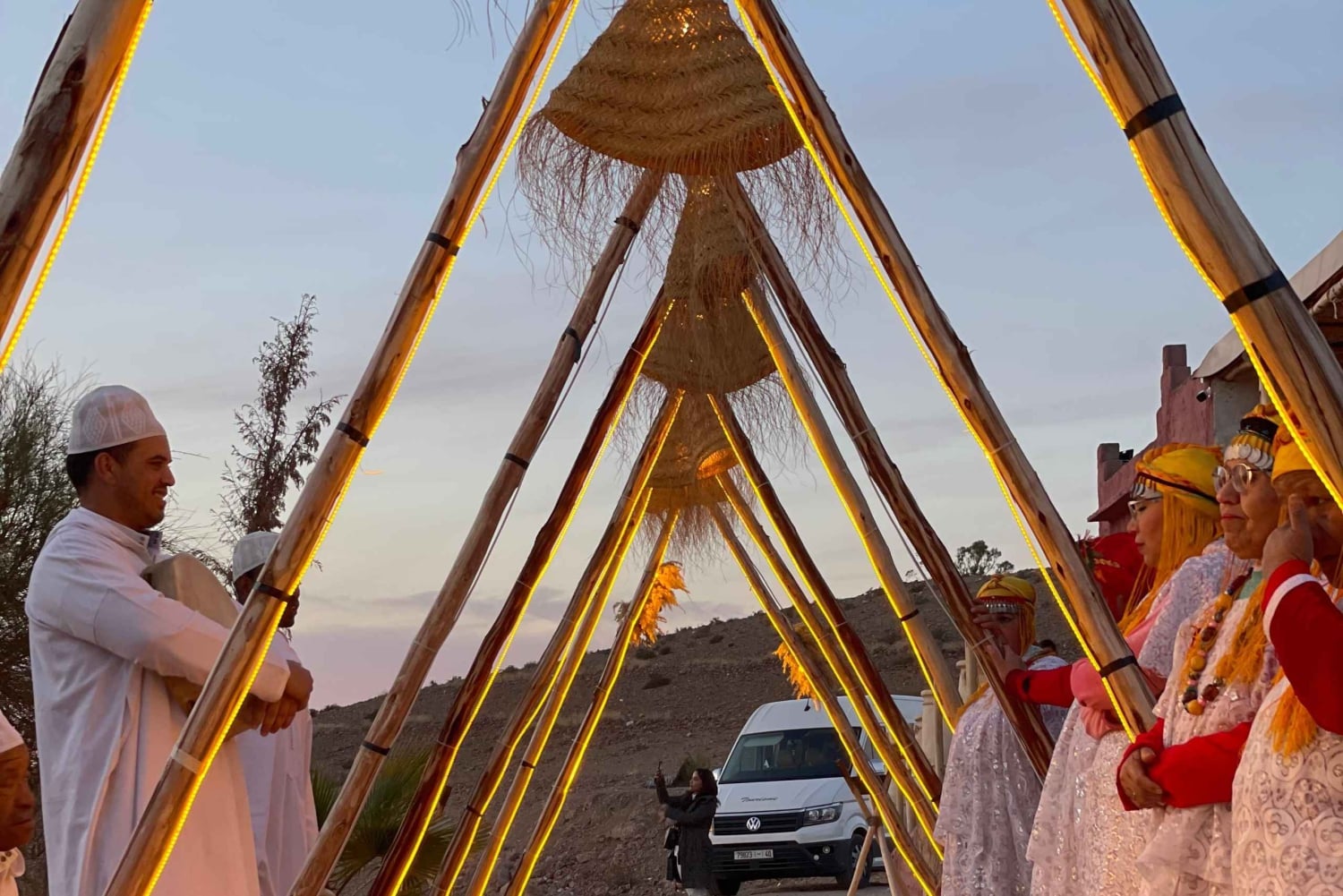 Marrakech: quad- en kameelritten in de Agafay-woestijn, diner en show