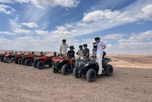 Marrakech: quad- en kameelritten in de Agafay-woestijn, diner en show