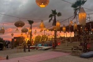 Marrakech: quad- en kameelritten in de Agafay-woestijn, diner en show