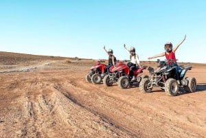 Marrakech: ATV, kamelridning, middag og show i Agafay-ørkenen