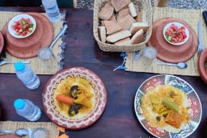 Marrakech: ATV, kamelridning, middag og show i Agafay-ørkenen