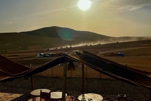 Marrakech : balade en quad et à dos de chameau dans le désert d'Agafay avec dîner-spectacle