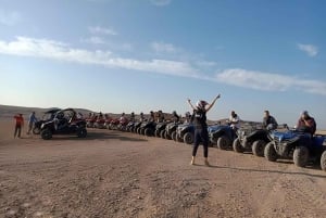 Marrakech: escursione in quad e giro in cammello nel deserto di Agafay con cena e spettacolo