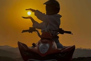 Marrakech: Agafay-ørkenen på quad og kameltur med middagsforestilling