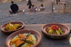 Marrakech: Agafay-ørkenen på quad og kameltur med middagsforestilling