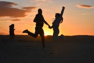 Marrakech: Agafay-ørkenen på quad og kameltur med middagsforestilling