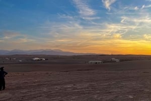 Marraquexe: Excursão de quadriciclo pelo deserto de Agafay com jantar e espetáculo