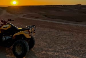 Marraquexe: Excursão de quadriciclo pelo deserto de Agafay com jantar e espetáculo