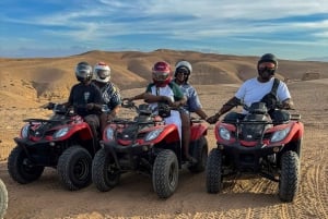 Marraquexe: Excursão de quadriciclo pelo deserto de Agafay com jantar e espetáculo