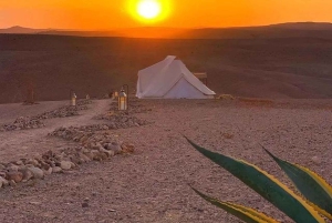 Marrakech: Agafay Desert Sunnet diner met show