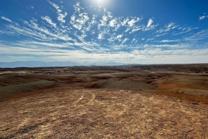 Marrakech: tramonto nel deserto di Agafay, giro in cammello, cena e spettacolo