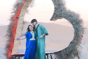 Marrakech: tramonto nel deserto di Agafay, giro in cammello, cena e spettacolo