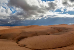 Marrakech: tramonto nel deserto di Agafay, giro in cammello, cena e spettacolo