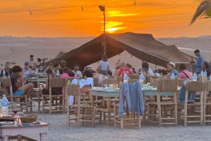 Marrakech: tramonto nel deserto di Agafay, giro in cammello, cena e spettacolo
