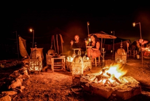 Marrakech: Sonnenuntergang in der Agafay-Wüste, Abendessen, Musik und Feuershow