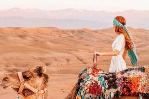 Marrakech: Agafayn aavikon auringonlasku, illallinen, musiikki ja tulishow.