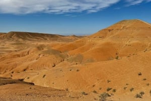 Marrakech : Visite du désert d'Agafay avec dîner, balade à dos de chameau et spectacle