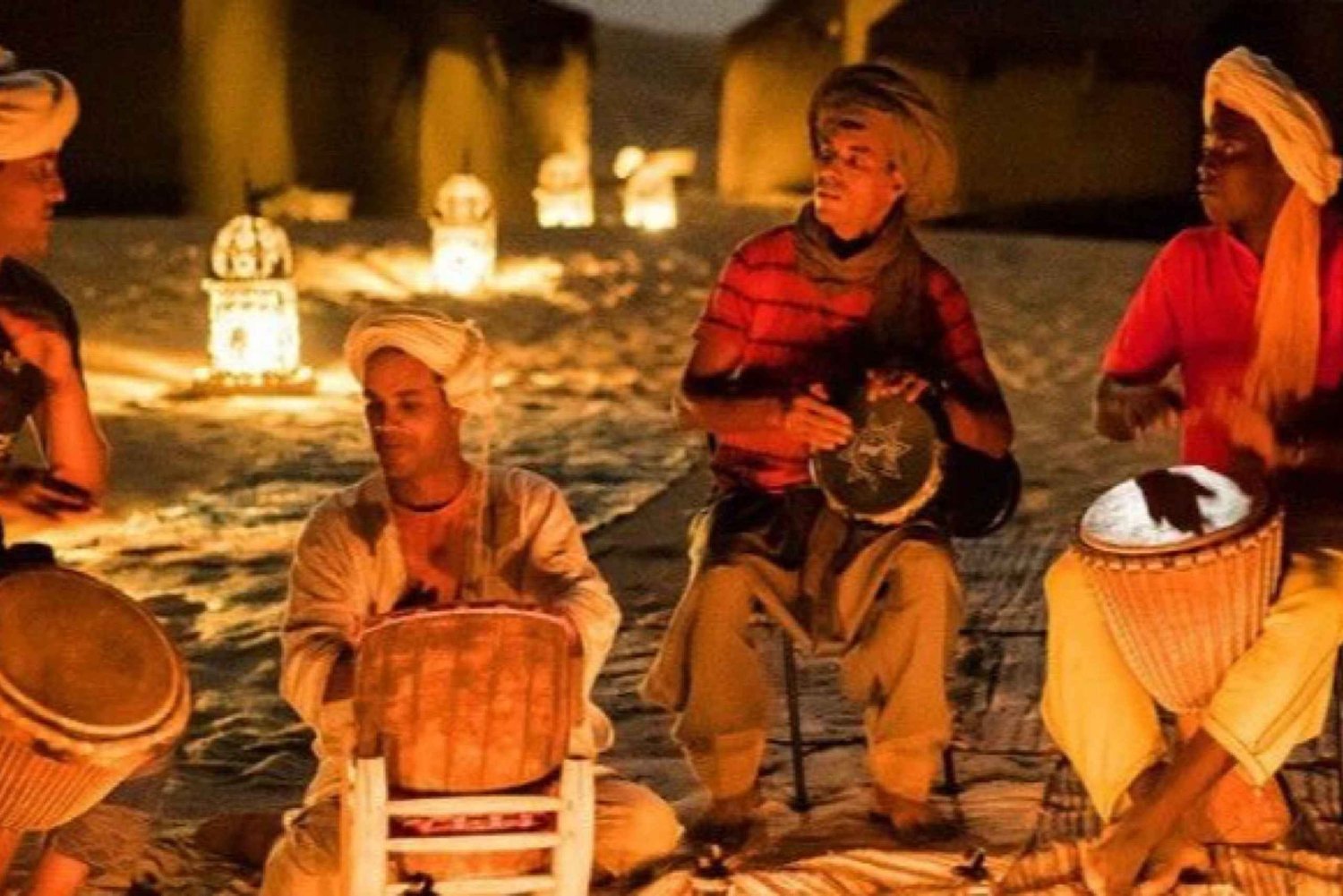 Marrakesch: Sonnenuntergang in der Wüste Agafay mit Abendessen, Show und Tuareg-Musik