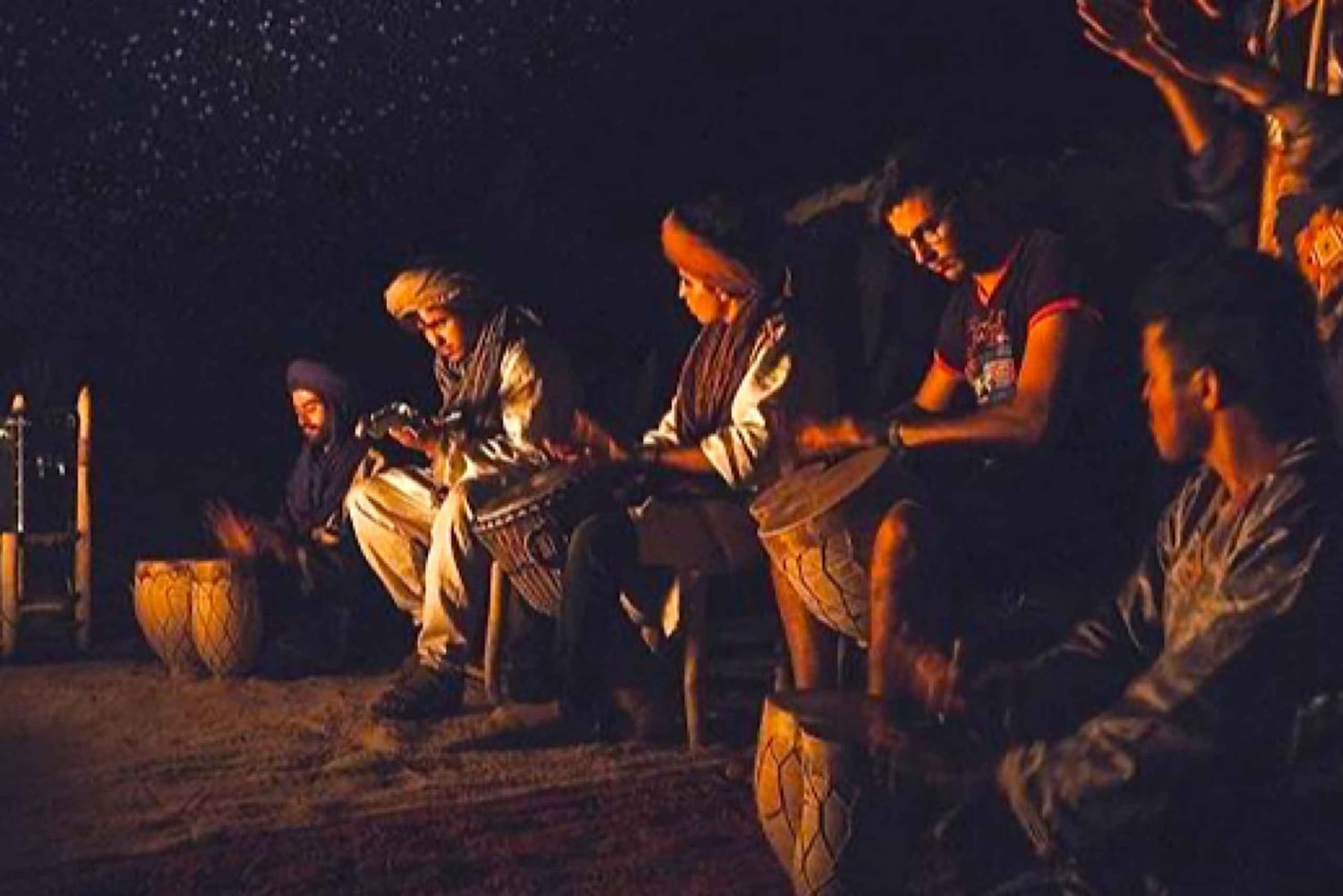 Marrakech: Agafay Ds solnedgang med middag, show og tuareg-musik