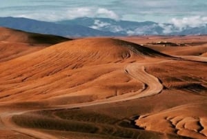 Marrakech: Puesta de sol en Agafay con cena, espectáculo y música tuareg